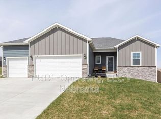 6420 Kyla Dr, Papillion, NE 68157