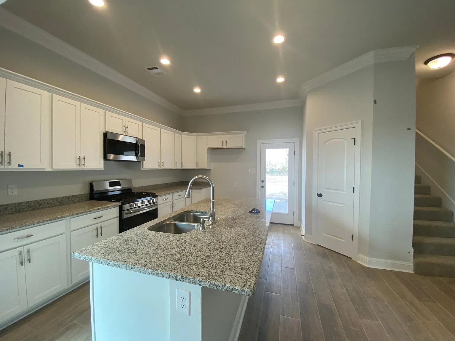 4 bed, 2397 sqft, $2,750 — Photo 3