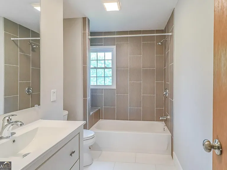 99 Woodvalley Dr — Photo 27