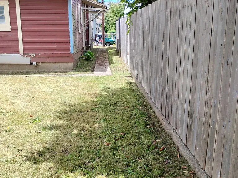 824 S 5th St — Photo 16
