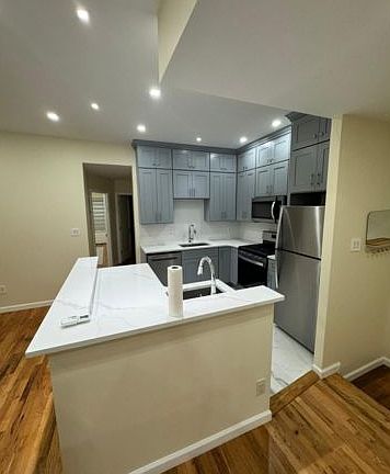2nd image of 423 Beach 9th St #2