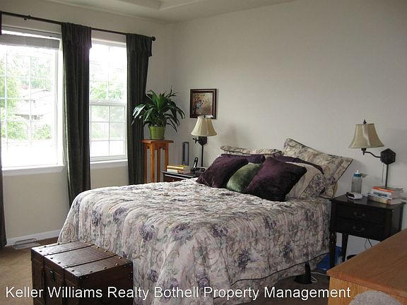 5th image of 3626 Larch Way #B