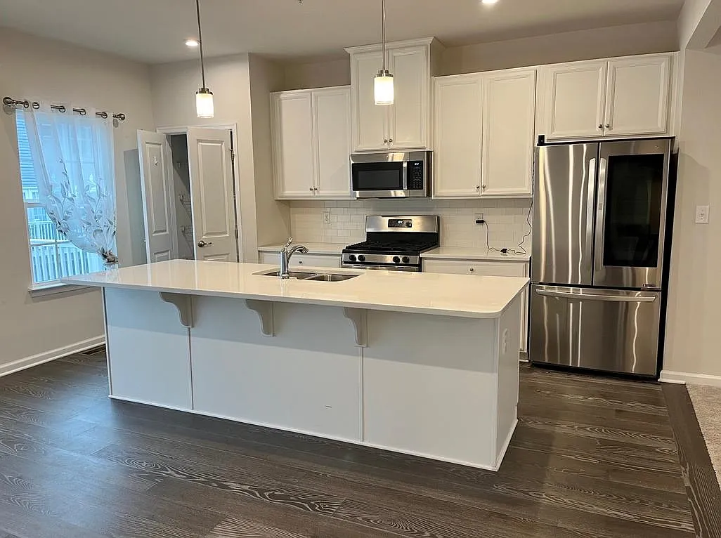 106 Almond Dr — Photo 1