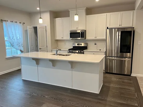 106 Almond Dr, Lansdale, PA 19446