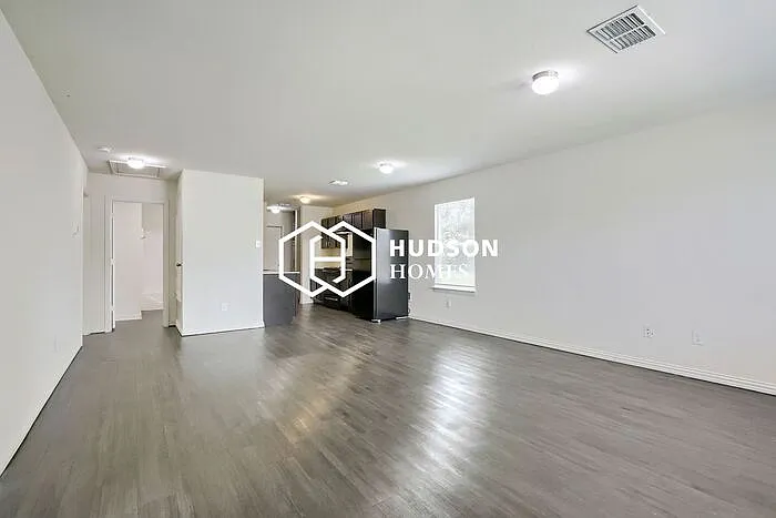3 bed, 2.0 bath, 1090 sqft, $1,149 — Photo 4