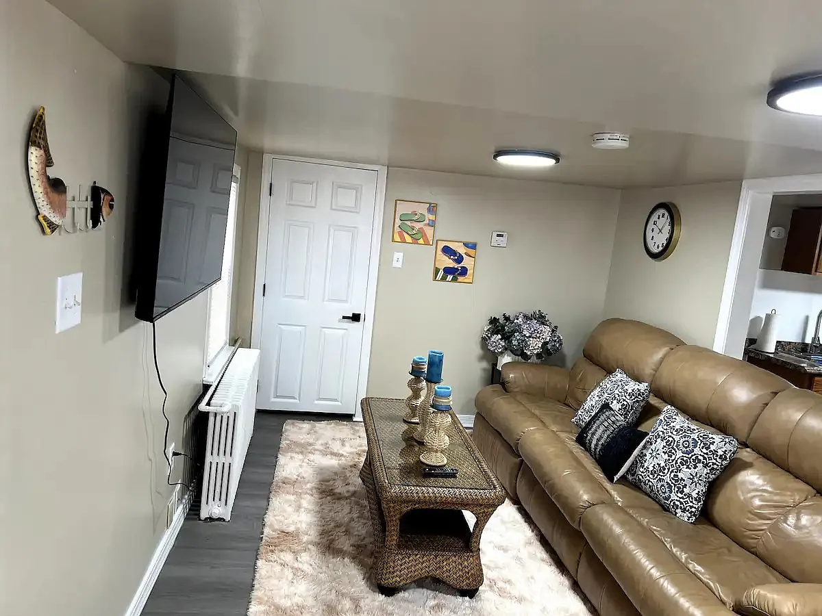 124 N Portland Ave — Photo 4
