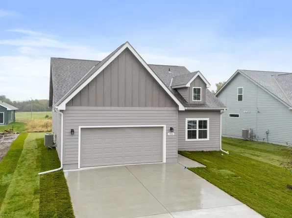 920 Arlene Cir, Papillion, NE 68046
