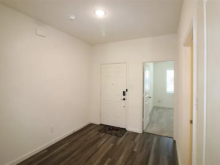 736 Richmond Dr — Photo 22