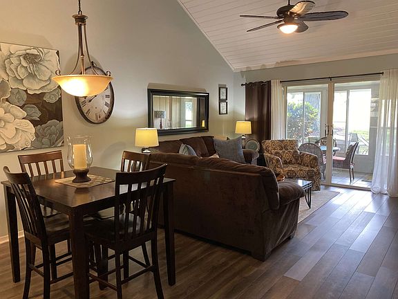 2nd image of 1206 Villa Ln
