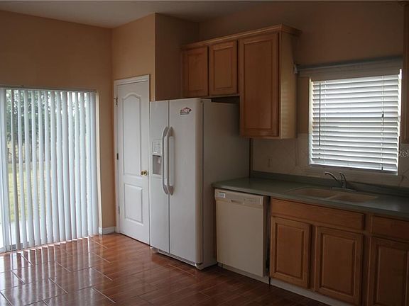 3rd image of 847 Hacienda Cir