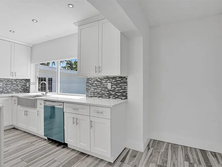 19260 NE 22nd Ave — Photo 52