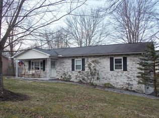 841 Wandering Ln, Beaver, WV 25813
