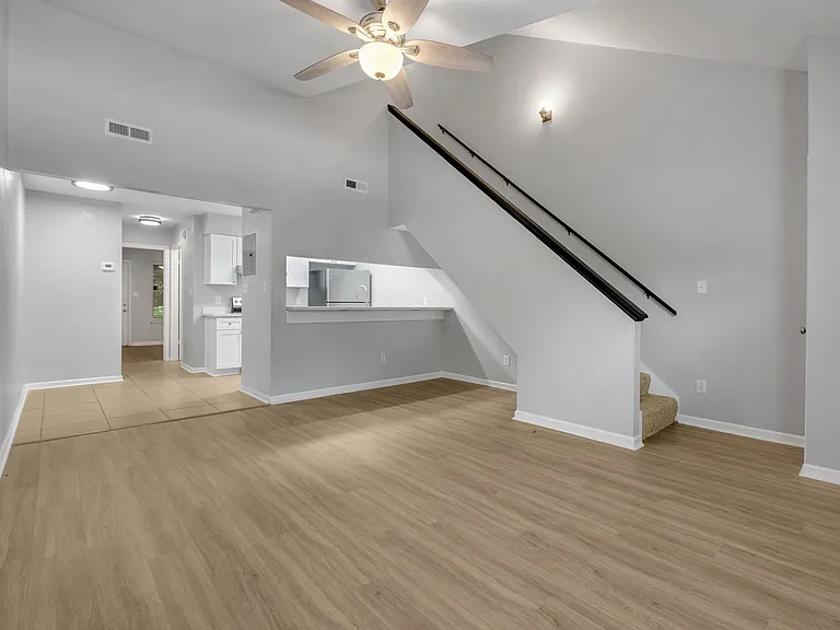 2199 Parrot Ln — Photo 4