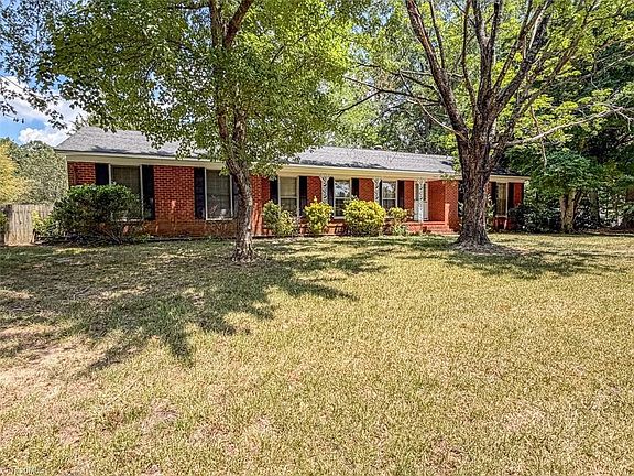 4th image of 1303 Briarcliff Rd