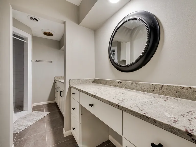 1718 Westminster Dr — Photo 7