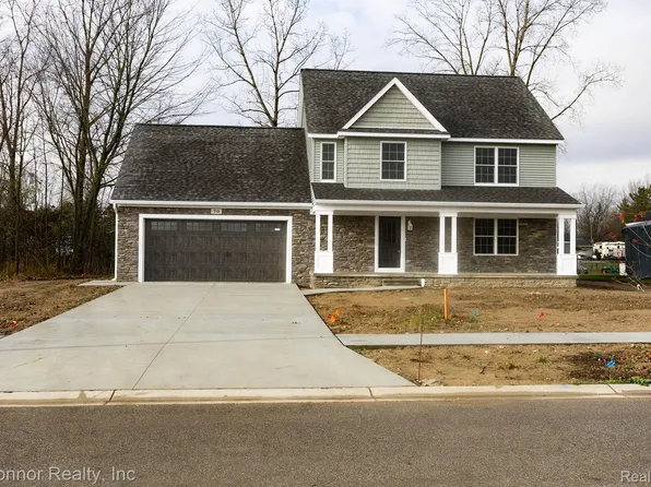 70 Capitol Dr, Marysville, MI 48040