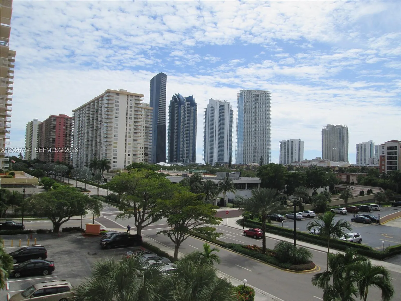 Winston Towers 200 — Photo 3