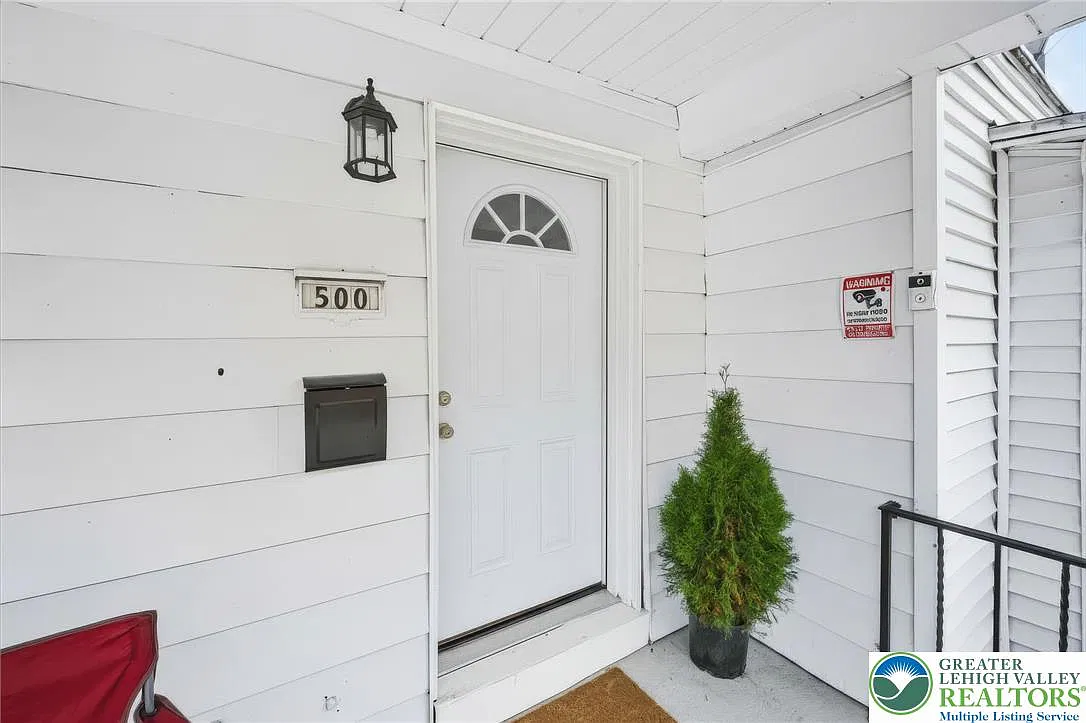 4 bed, 2.5 bath, 1935 sqft, $1,795 — Photo 3