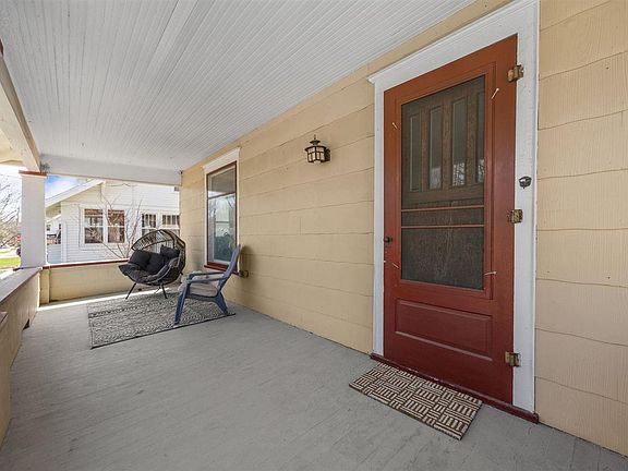 2nd image of 1211 Muscatine Ave