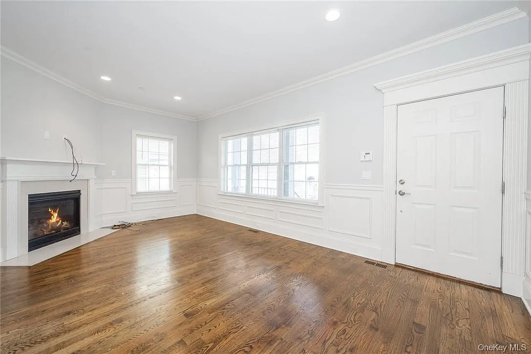 4 bed, 2.5 bath, 2112 sqft, $6,500 — Photo 4