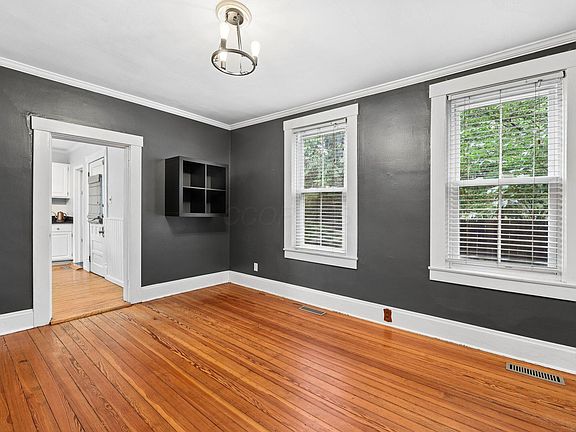 5th image of 754 Beech St