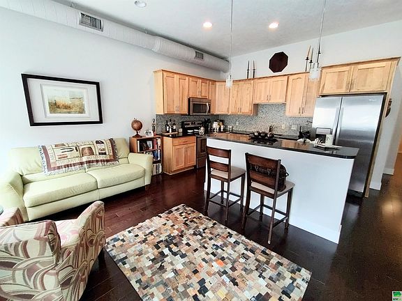 5th image of 617 Pierce St APT 303