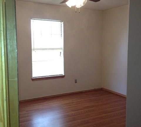 4th image of 1414 Saint Paul Ave