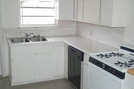 3rd image of 700 Grande Dr