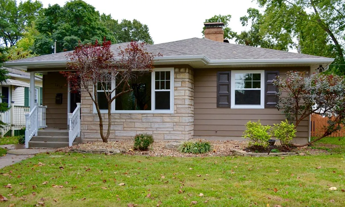 1418 Grand Ave photo 1