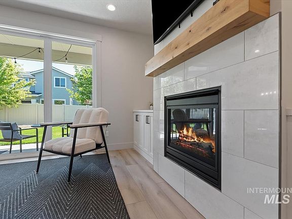 3rd image of 1495 W Fluorite St