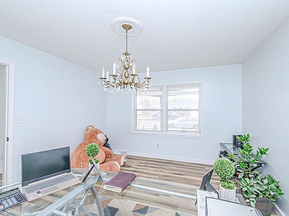 4th image of 3418 Queens Way