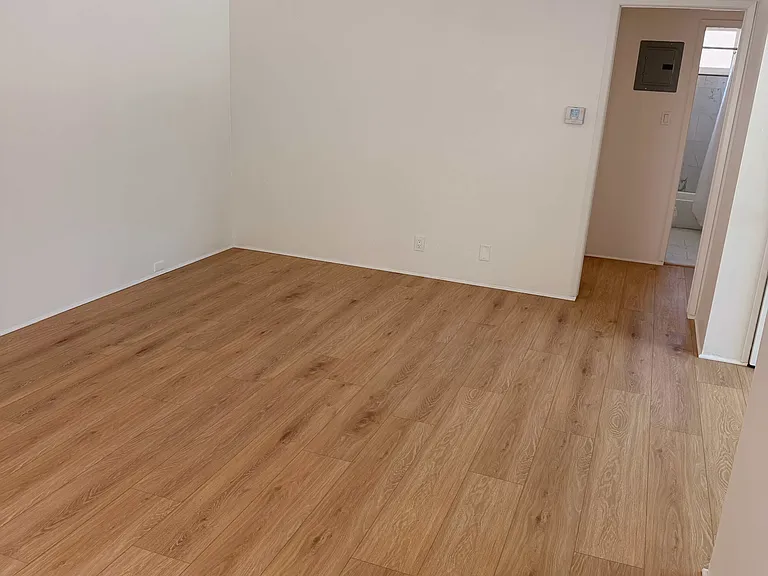 1115 Highland Oaks Dr #20 — Photo 2
