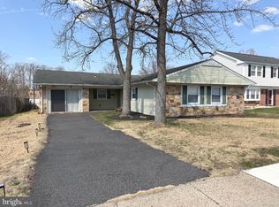 15 Hampton Ln, Willingboro, NJ 08046