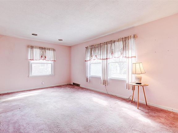 4th image of 1605 Saint Catherine St