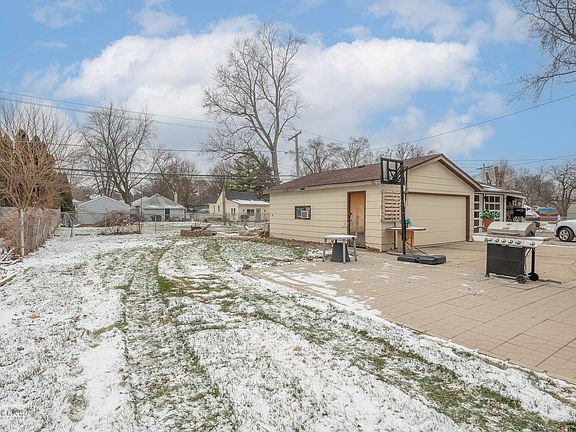 Huge patio for your grilling & fire-pit!
