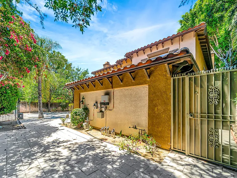 19316 Lavi Ct — Photo 95