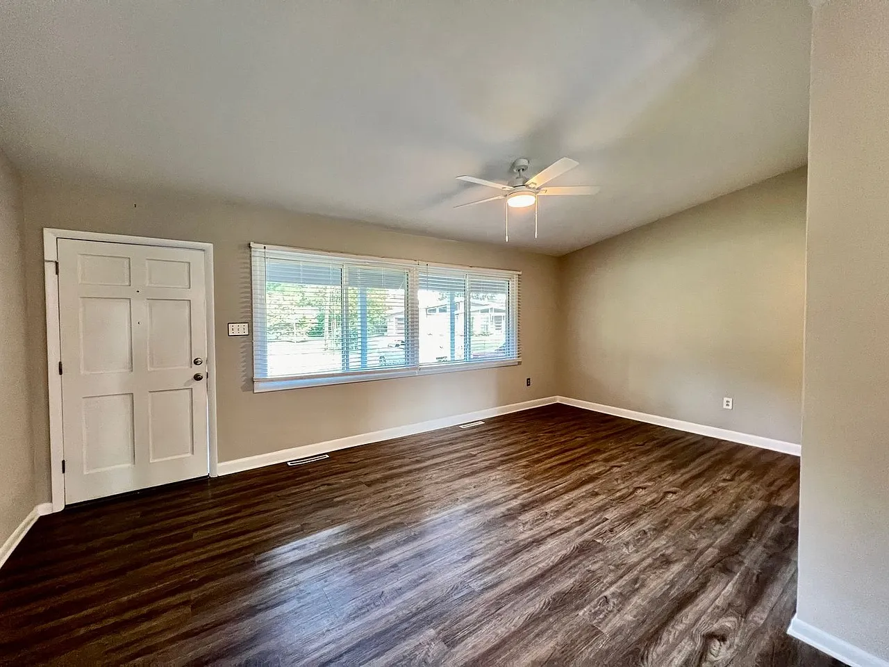 3 bed, 1385 sqft, $2,450 — Photo 3