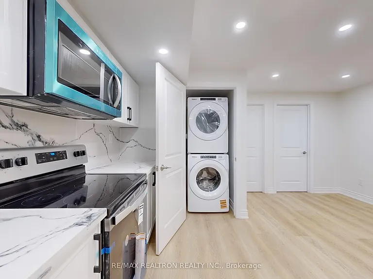 19 Macpherson St #BASEMENT — Photo 6