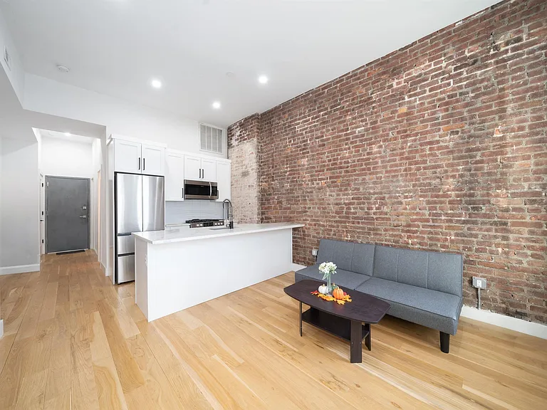 27 Corbin Ave #6 — Photo 2