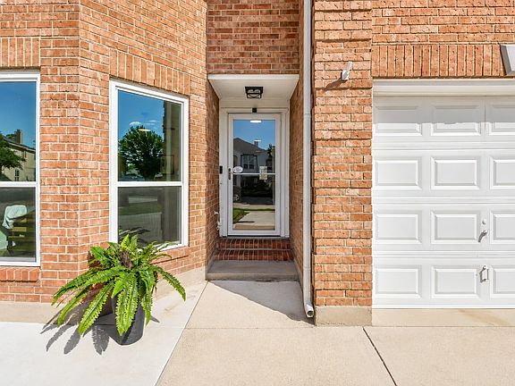 3rd image of 1253 Topeka Dr
