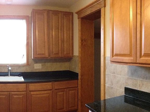 5th image of 1034 S Washington St APT 2
