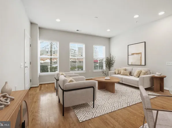 2951 Finsbury Pl #97, Fairfax, VA 22031