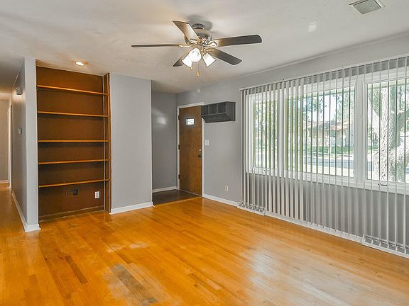 3rd image of 5029 Carol Ct