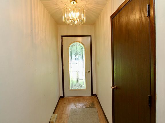 5th image of 26 Essex Ave