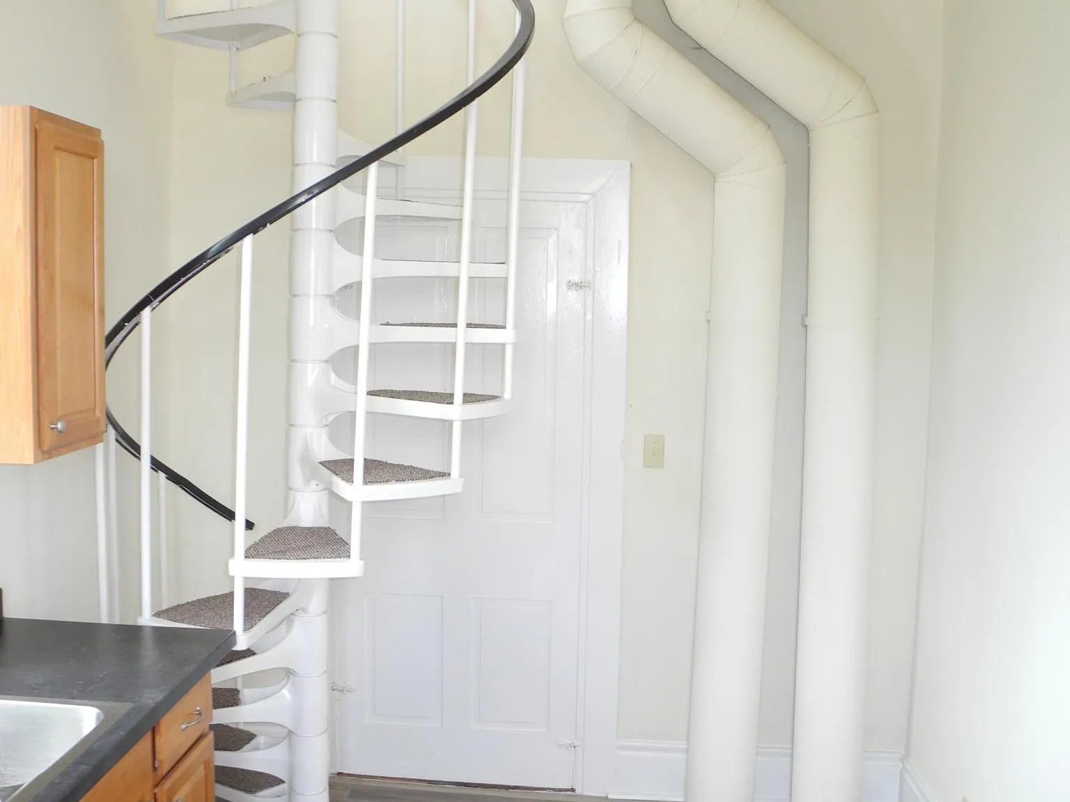 1 bed, 900 sqft, $1,095 — Photo 3