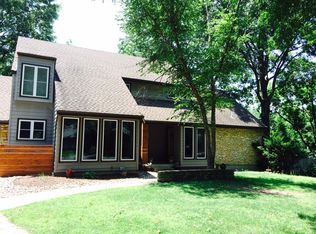 10096 Hemlock Dr, Overland Park, KS 66212