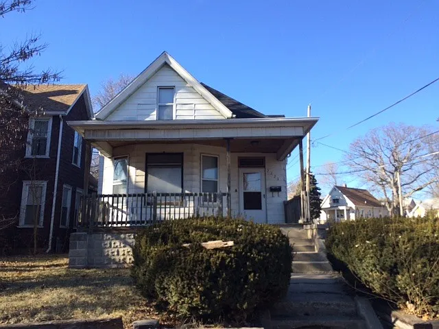 2223 NE Monroe St photo 1