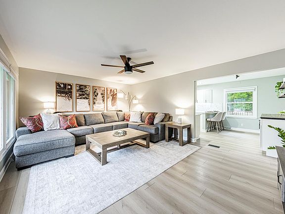 4th image of 2410 Camelot DRIVE