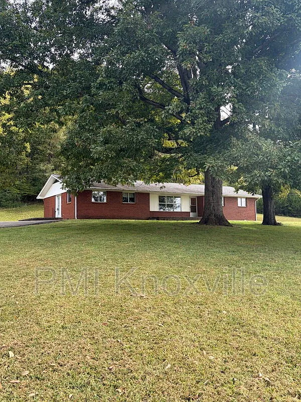 3 bed, 2.0 bath, 1673 sqft, $2,100 — Photo 1