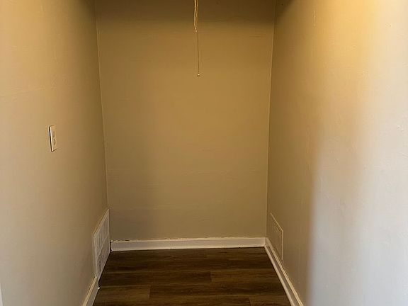2nd image of 40-50 Balzac Ct #48
